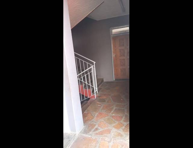 1 BEDROOM APARTMENT FOR SALE IN KEMPTON PARK CENTRAL